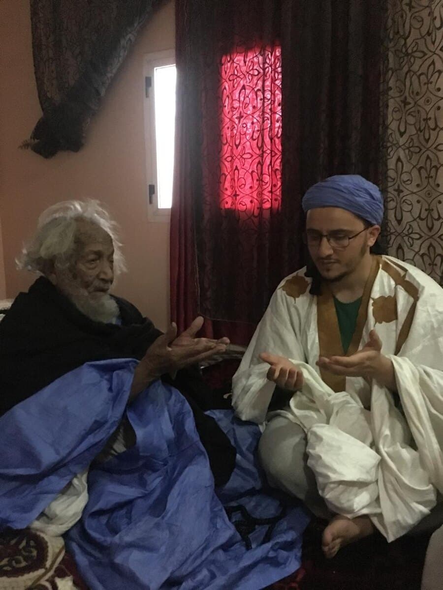 Auprès d'un maître : l'isnād s'obtient de vive voix.